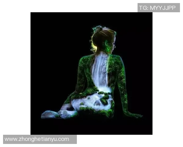 足球明星手绘魔笛展现球场魅力与艺术之美的完美结合