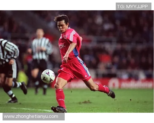 足球明星背后的阴暗面揭秘：那些不为人知的黑历史与争议事件